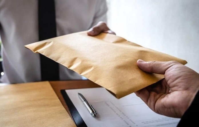 Могилевский перевозчик такси на выплату зарплаты «в конвертах» использовал 47,9 тыс. рублей 