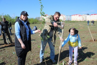 Парк семейных деревьев и улица Народного единства преобразились на республиканском субботнике