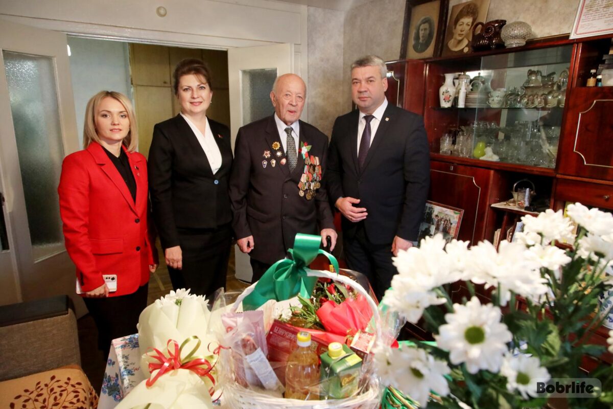 Долгих лет и здоровья! С 96-летием поздравили ветерана Михаила Волчека