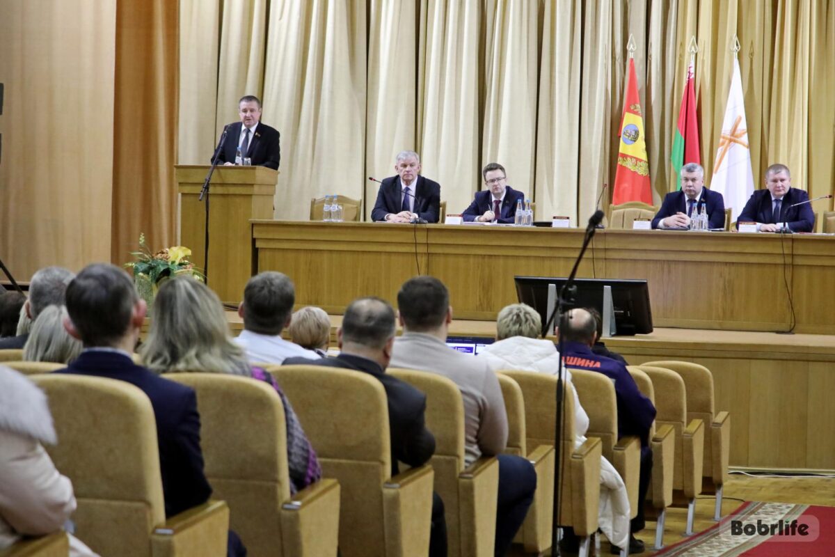 Каб спакойна жыць і працаваць. Леанід Заяц правёў інфармацыйную сустрэчу ў ААТ «Белшына»