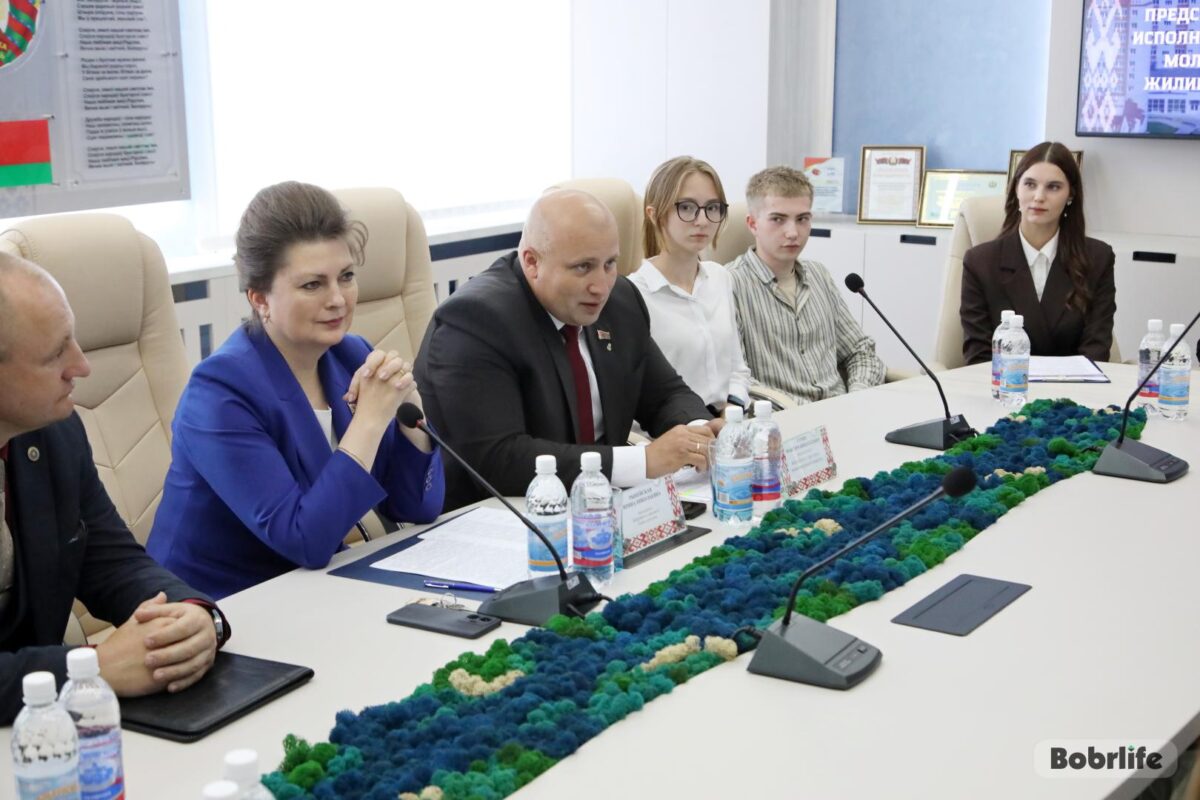 В формате открытого диалога. Максим Гурин провел встречу с молодыми специалистами сферы жилищно-коммунального хозяйства