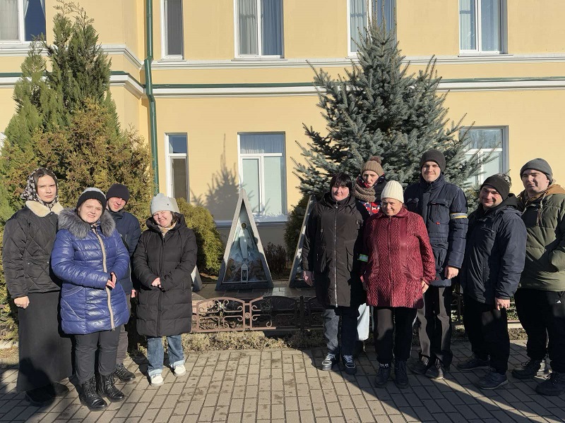 Участники центра соцобслуживания населения Ленинского района Бобруйска посетили Бобруйский монастырь Святых Жен-Мироносиц