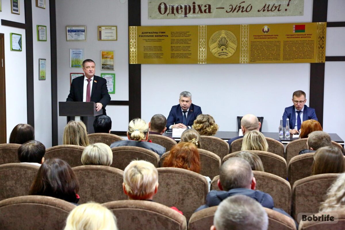 Леанід Заяц сустрэўся з працоўным калектывам ААТ «Бабруйскі завод раслінных алеяў»