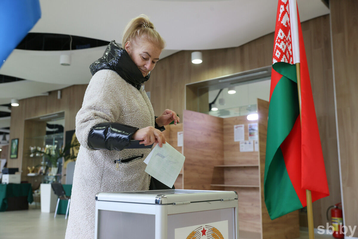 Наблюдатели: многие пожилые избиратели сами приходят на участок, даже при возможности проголосовать на дому