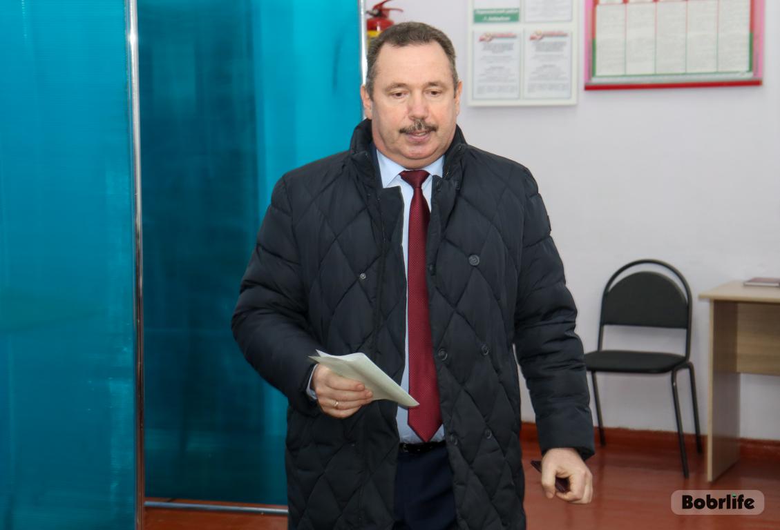 За мірную будучыню. Член Савета Рэспублікі Віктар Ананіч зрабіў свой выбар!