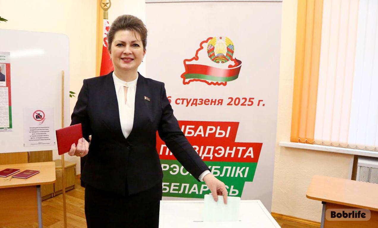 Первые избиратели на участках для голосования в Бобруйске