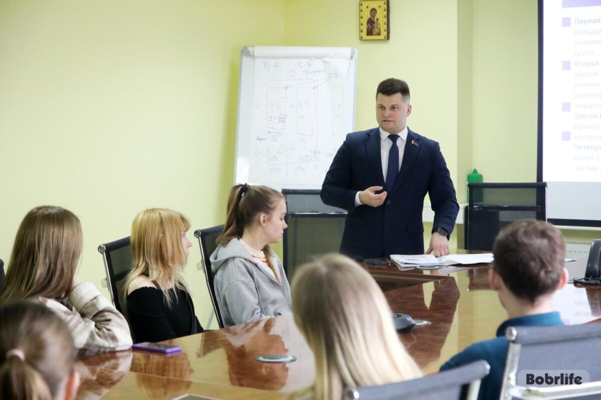 Моладзь у авангардзе. У Бабруйску прайшлі сустрэчы з першым сакратаром Цэнтральнага камітэта ГА «БРСМ» Аляксандрам Лук'янавым