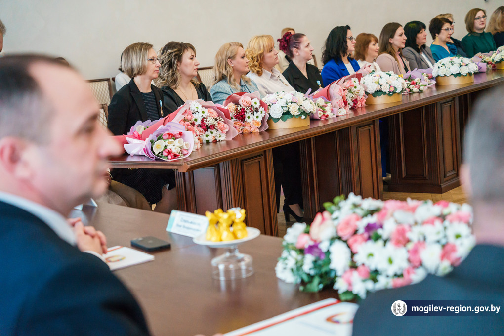 Одиннадцати жительницам Могилевщины вручили орден Матери