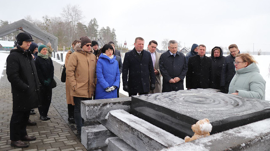 Представитель агентства ООН в Беларуси на мемориале в Борках: без мира нет будущего