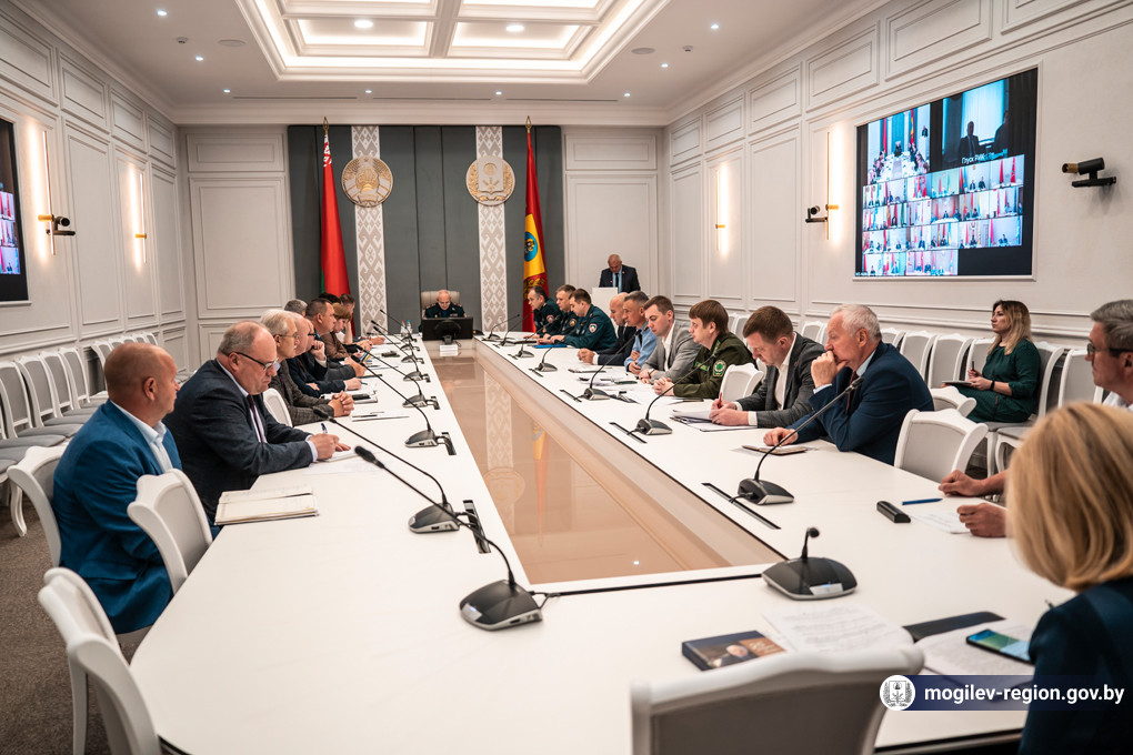 Вопросы предупреждения гибели людей на воде и подготовки к купальному сезону обсудили в облисполкоме
