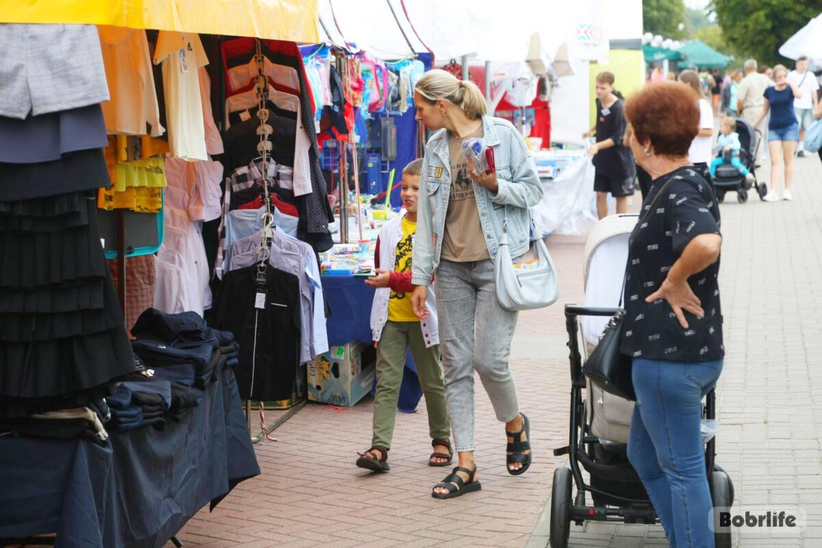 Полный комплект. Узнали, каким семьям предоставляется материальная помощь к новому учебному году