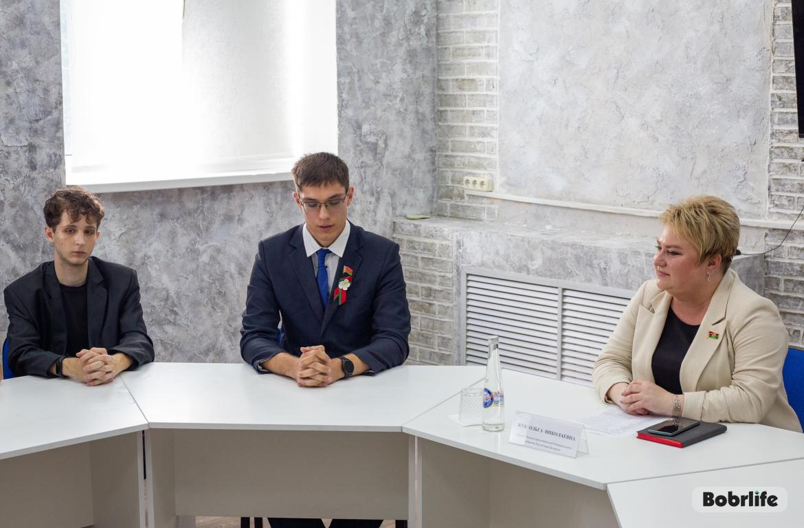 Депутат Палаты представителей Ольга Жук провела встречу с бойцами студенческого отряда
