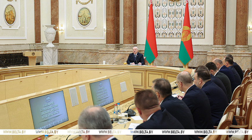 Тонкая настройка на внешнем контуре. Подробности совещания Лукашенко с дипломатами