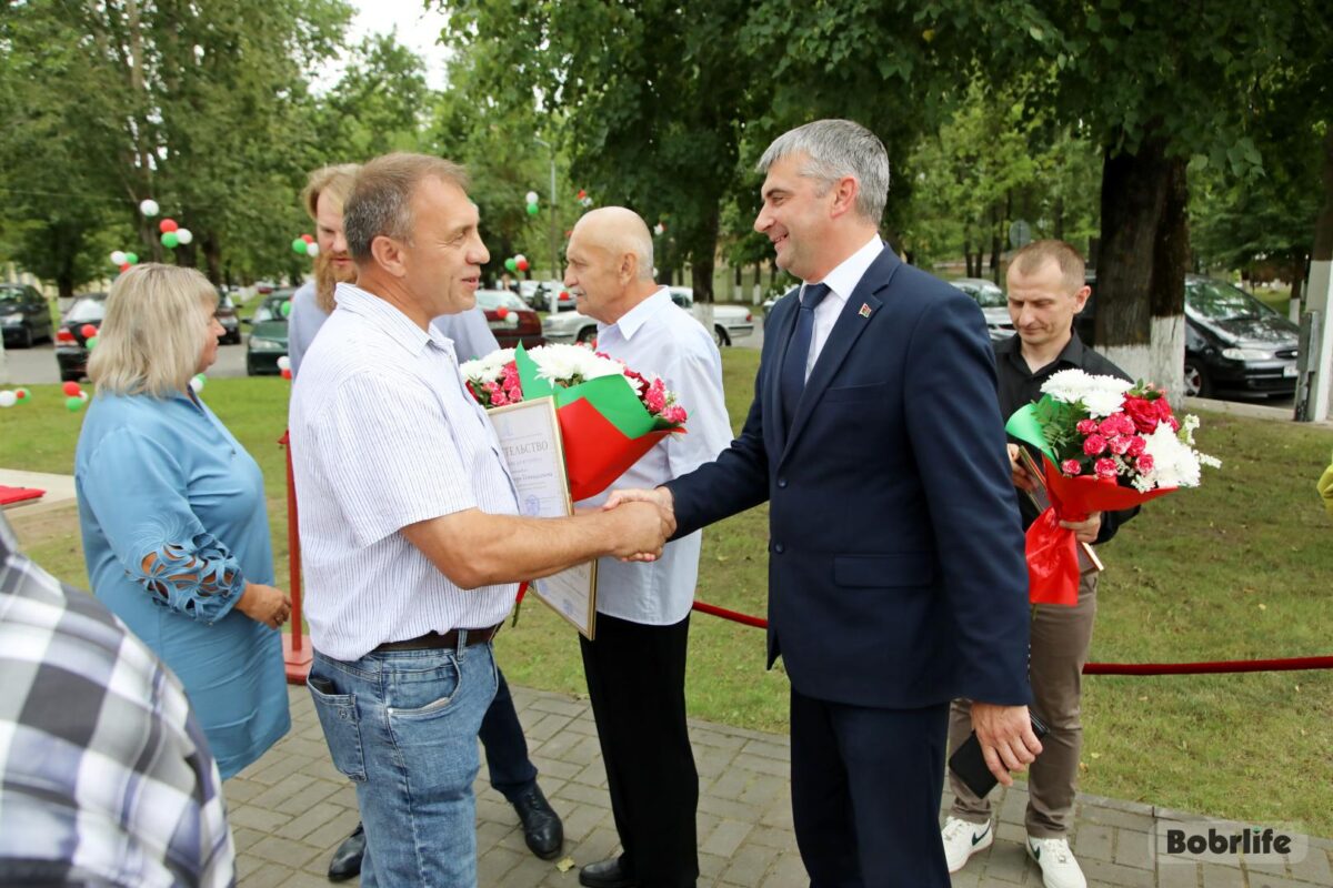 Профессионализм и преданность делу. На заводе КПД открылась Доска почета