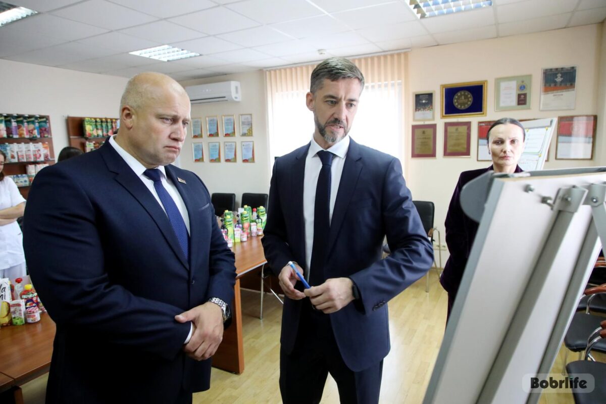 Максим Гурин с рабочим визитом посетил предприятия «Оазис Груп» и «Бобруйский бровар»