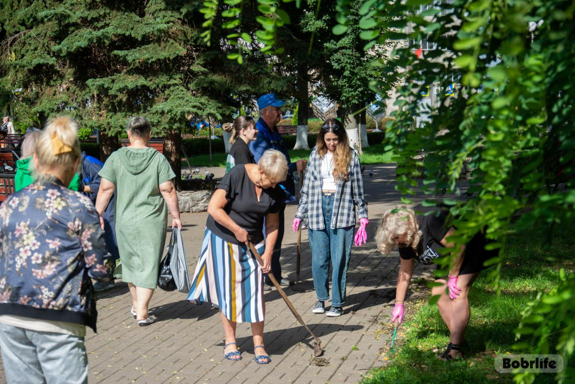 Чистый город — общая забота: в Бобруйске стартовал субботник