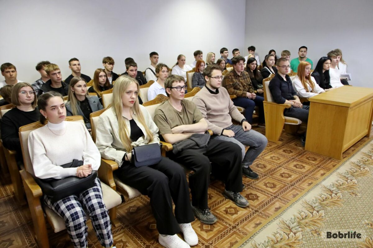 Успехов в работе! В администрации Первомайского района Бобруйска прошла встреча с молодыми специалистами