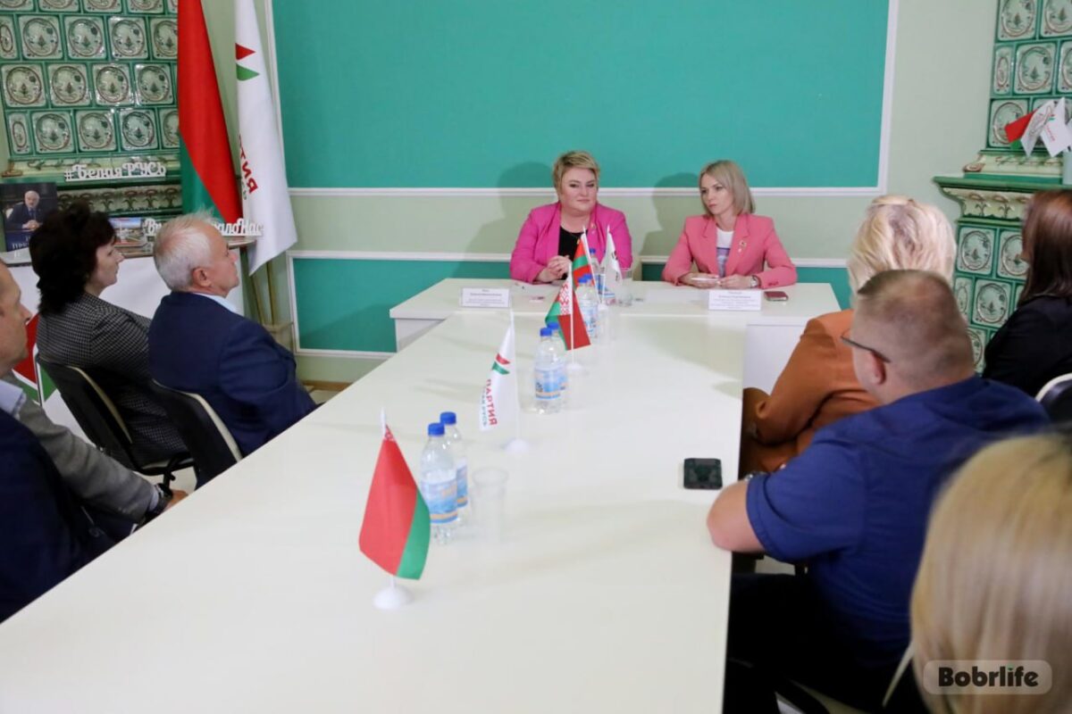 Развивать и созидать. Депутат Ольга Жук и председатель Ленинского РО «Белая Русь» Елена Лисица пообщались с активом партии
