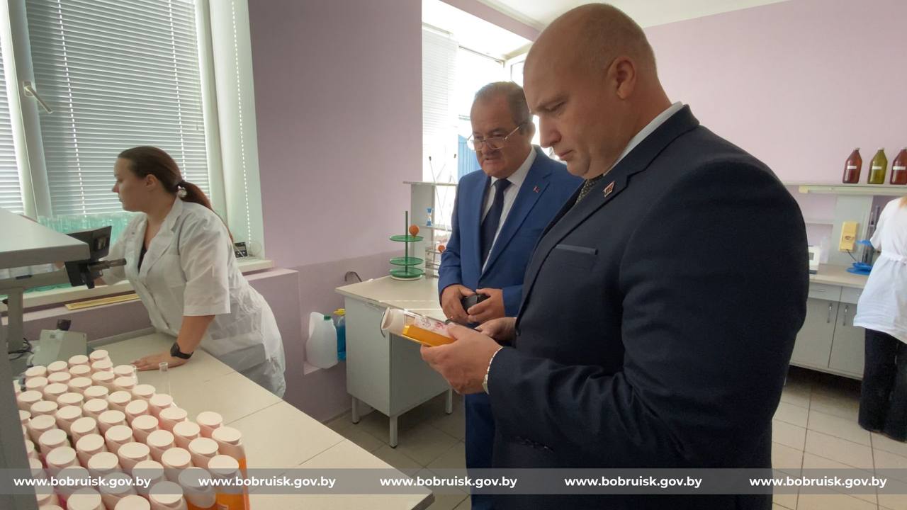 Глава Бобруйска Максим Гурин посетил Бобруйский завод биотехнологий