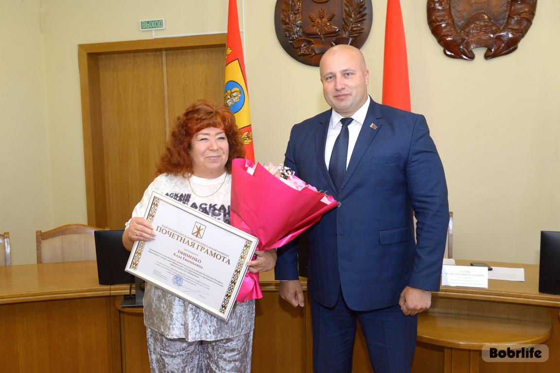 Председатель горисполкома поздравил Почетного гражданина Бобруйска Аллу Ефименко с 65-летием