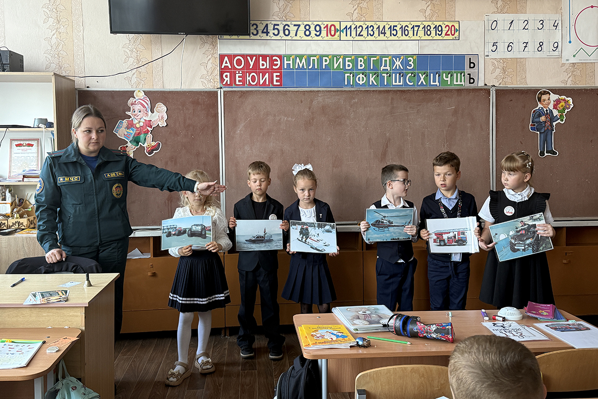 Снова в школу: как спасатели учат безопасности в Бобруйске