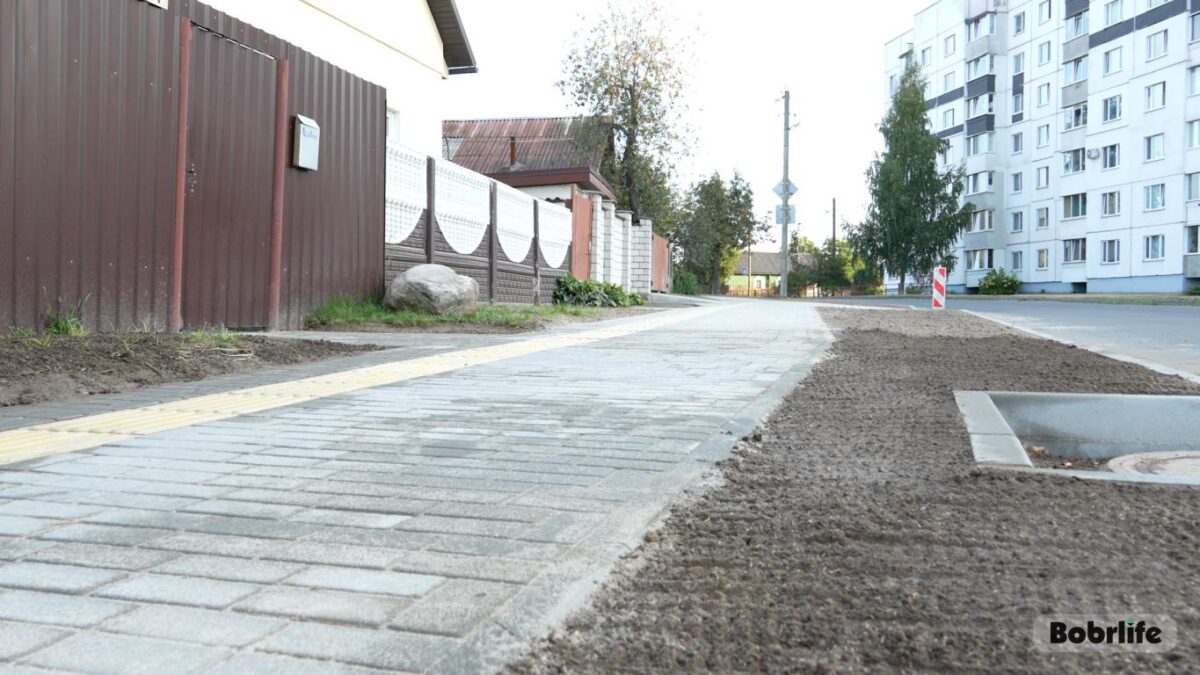 Благоустройство в стиле: новый тротуар на улице Кирова уже радует жителей