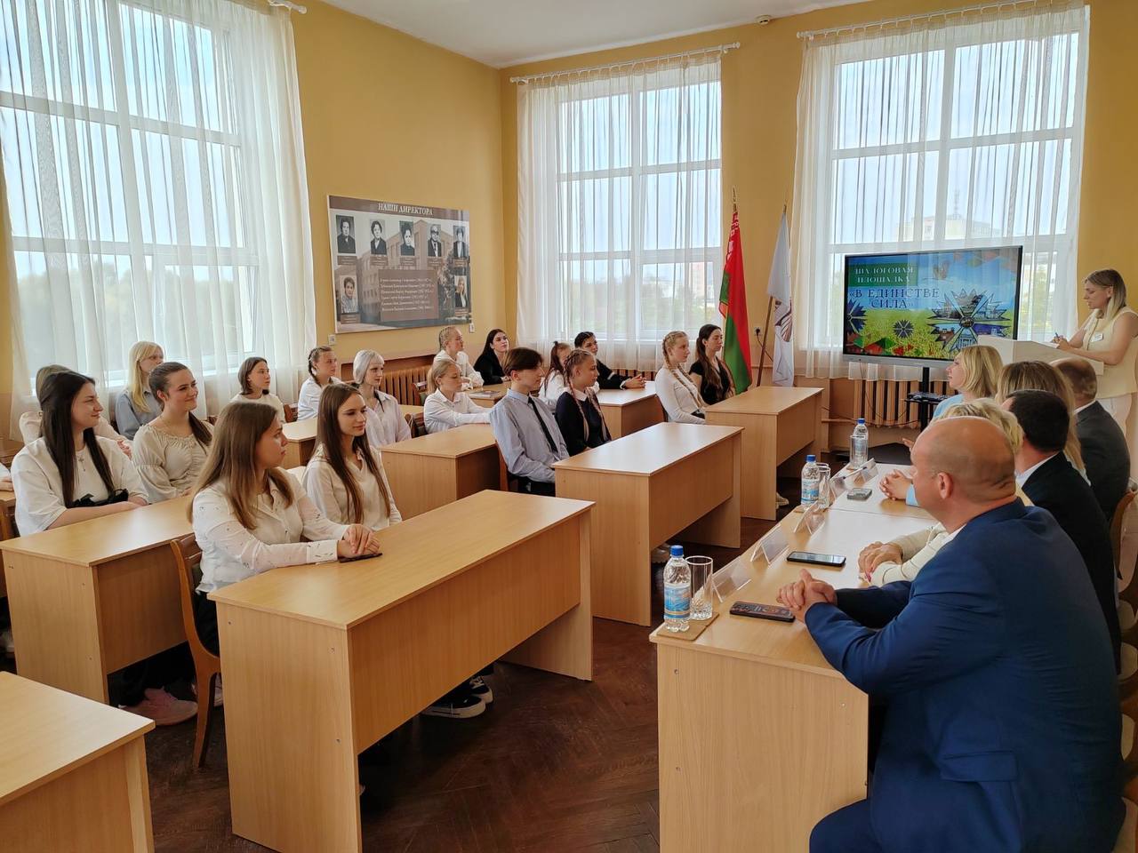 В Бобруйске обсудили силу единства. Диалоговая площадка объединила поколения в преддверии праздника