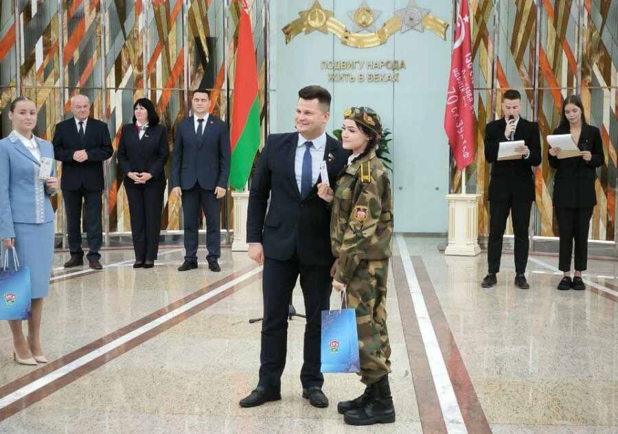 Молодые и талантливые… Учащиеся из Бобруйска торжественно вступили в ряды общественных объединений в Минске