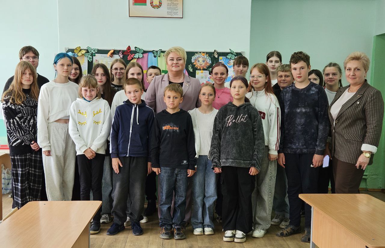 Ольга Жук встретилась с ребятами в воспитательно-оздоровительном лагере «Свiтанак» и лагере труда и отдыха «Патриот» ГУО «Средняя школа № 19 г.Бобруйска»
