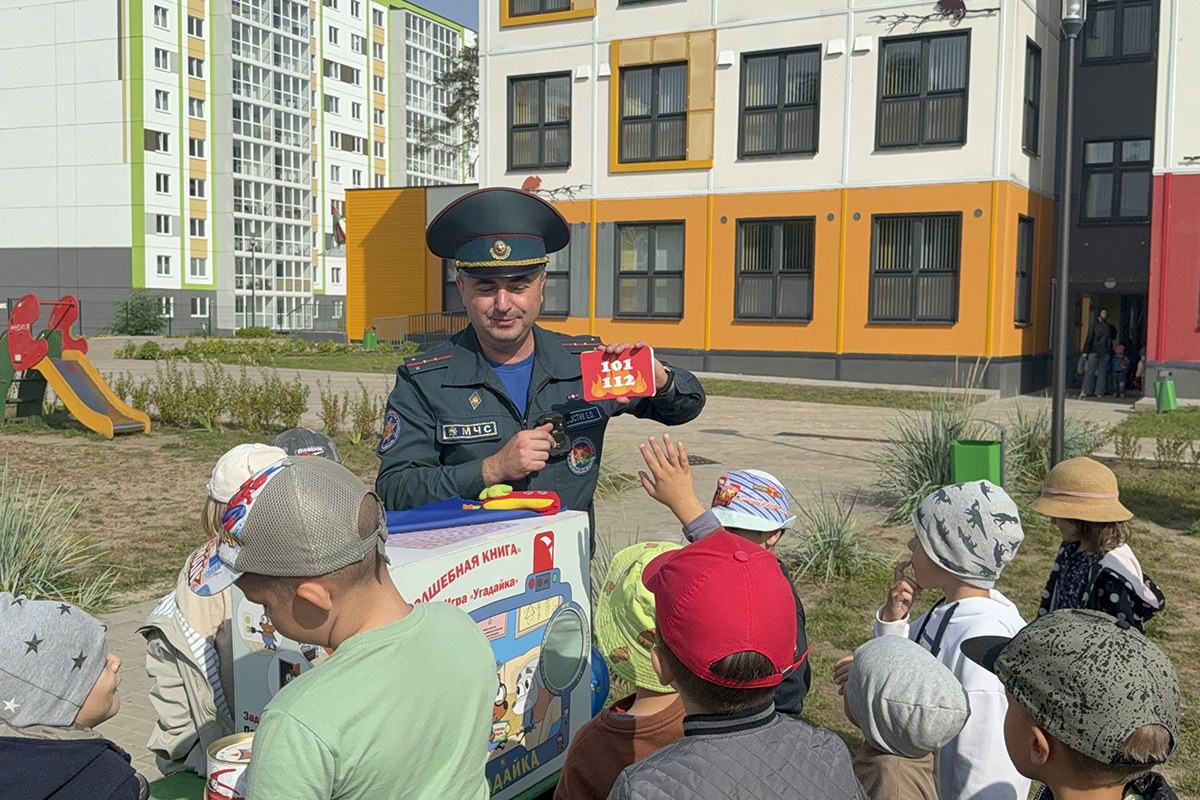 Забота о будущем: бобруйские спасатели проводят занятия в детских садах