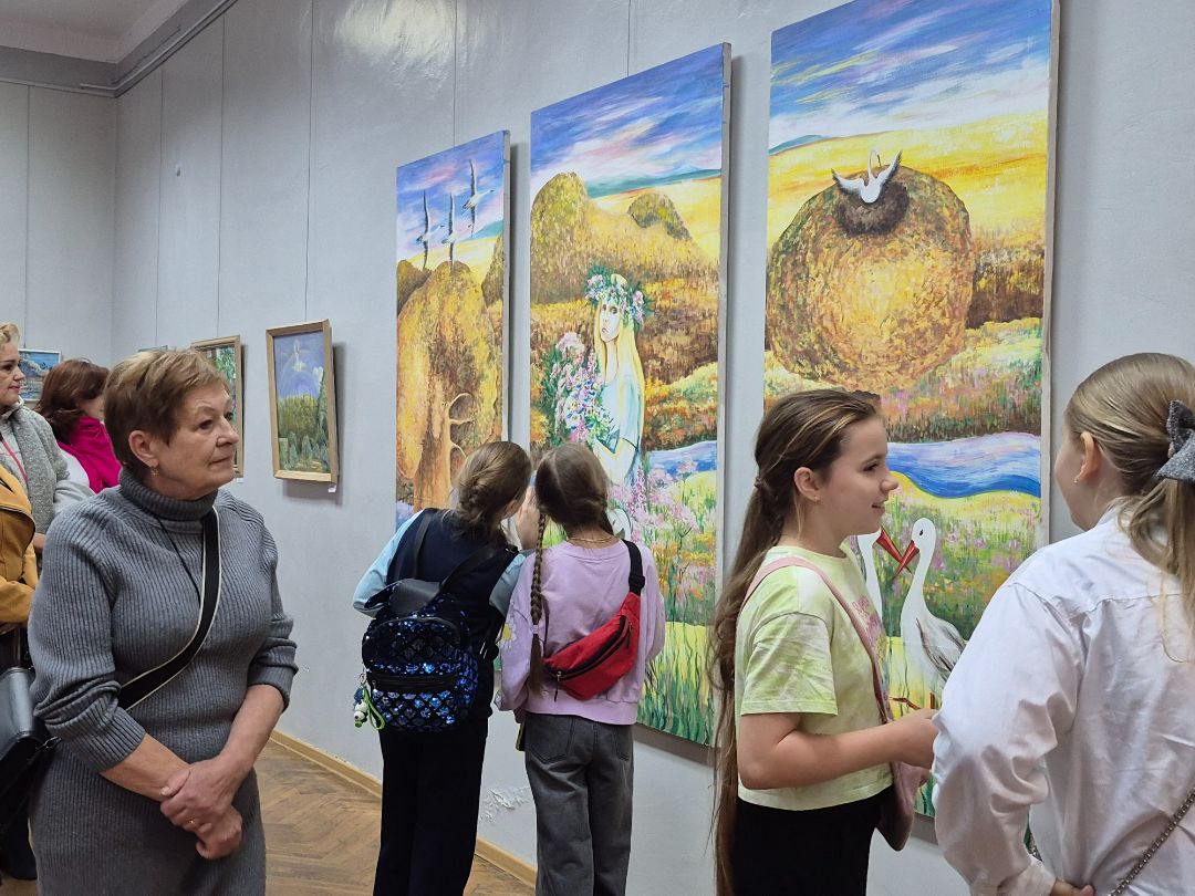 «Мир дому твоему». В Выставочном зале открылась выставка работ талантливых бобруйчан
