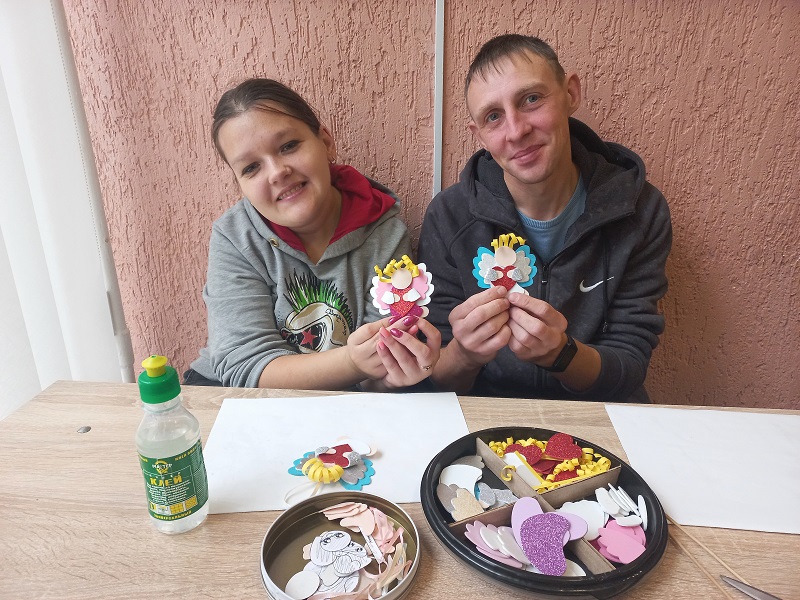 Ангелочков для родителей изготовили участники отделения социальной реабилитации, абилитации инвалидов центра соцобслуживания населения Ленинского района Бобруйска