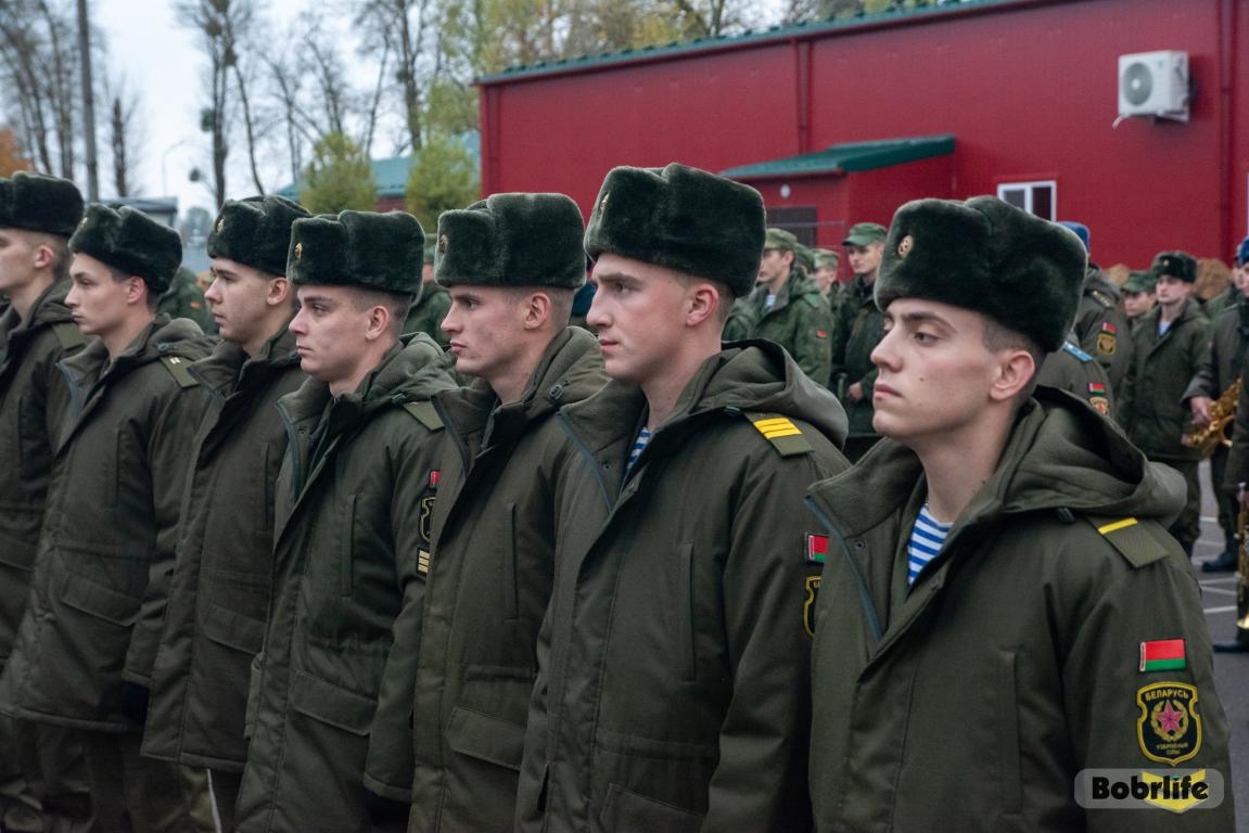 Домой с честью! В Бобруйске состоялось торжественное увольнение в запас солдат срочной службы