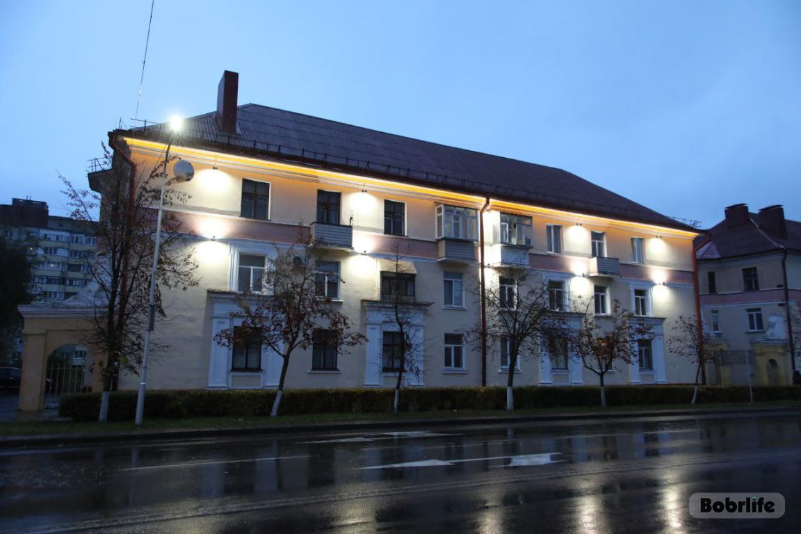 Бобруйск все ярче с каждым днем. На улице Минской засиял огнями еще один дом