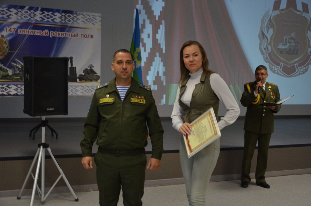 В 147-м зенитном ракетном полку и 92-м реактивном артиллерийском полку состоялся торжественный концерт, посвящённый Дню матери