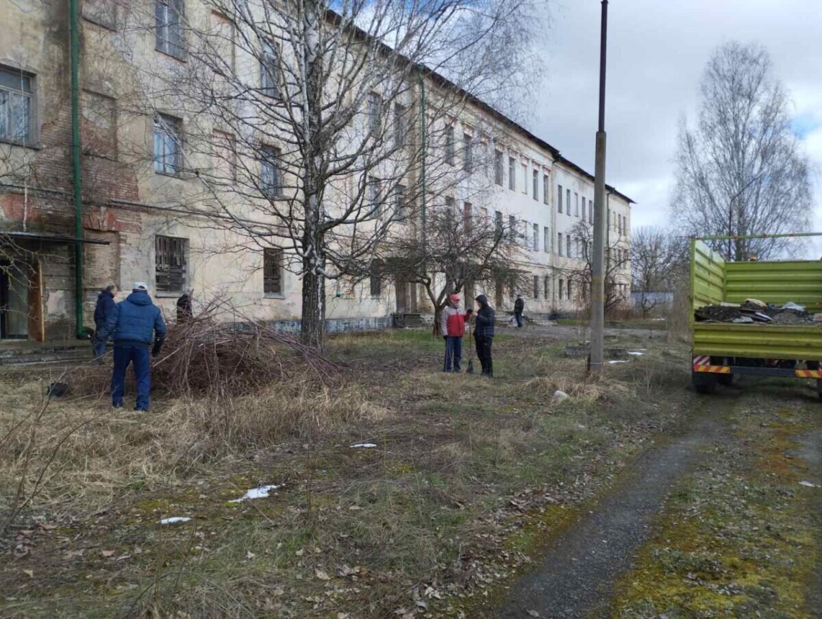 Работники учреждений здравоохранения Бобруйска приняли активное участие в республиканском субботнике 12 апреля