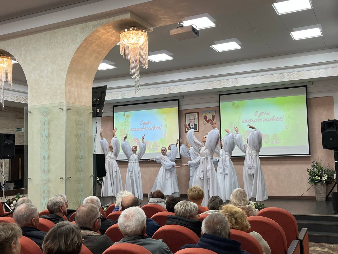 С уважением и признательностью. В Бобруйске прошли концерты ко Дню пожилых людей