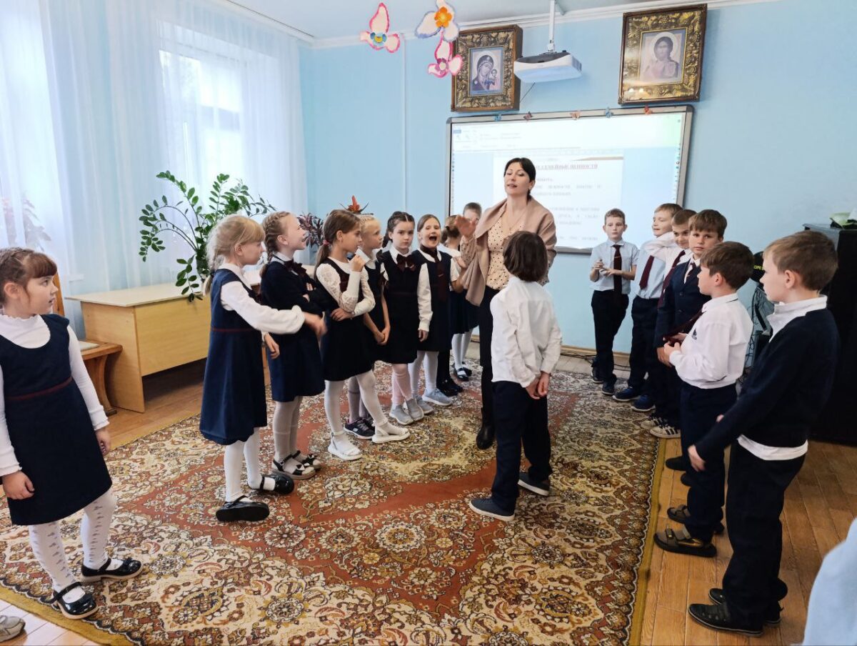 О семье и традициях. Школьники Бобруйска побывали на встрече-беседе в Елисаветинском храме