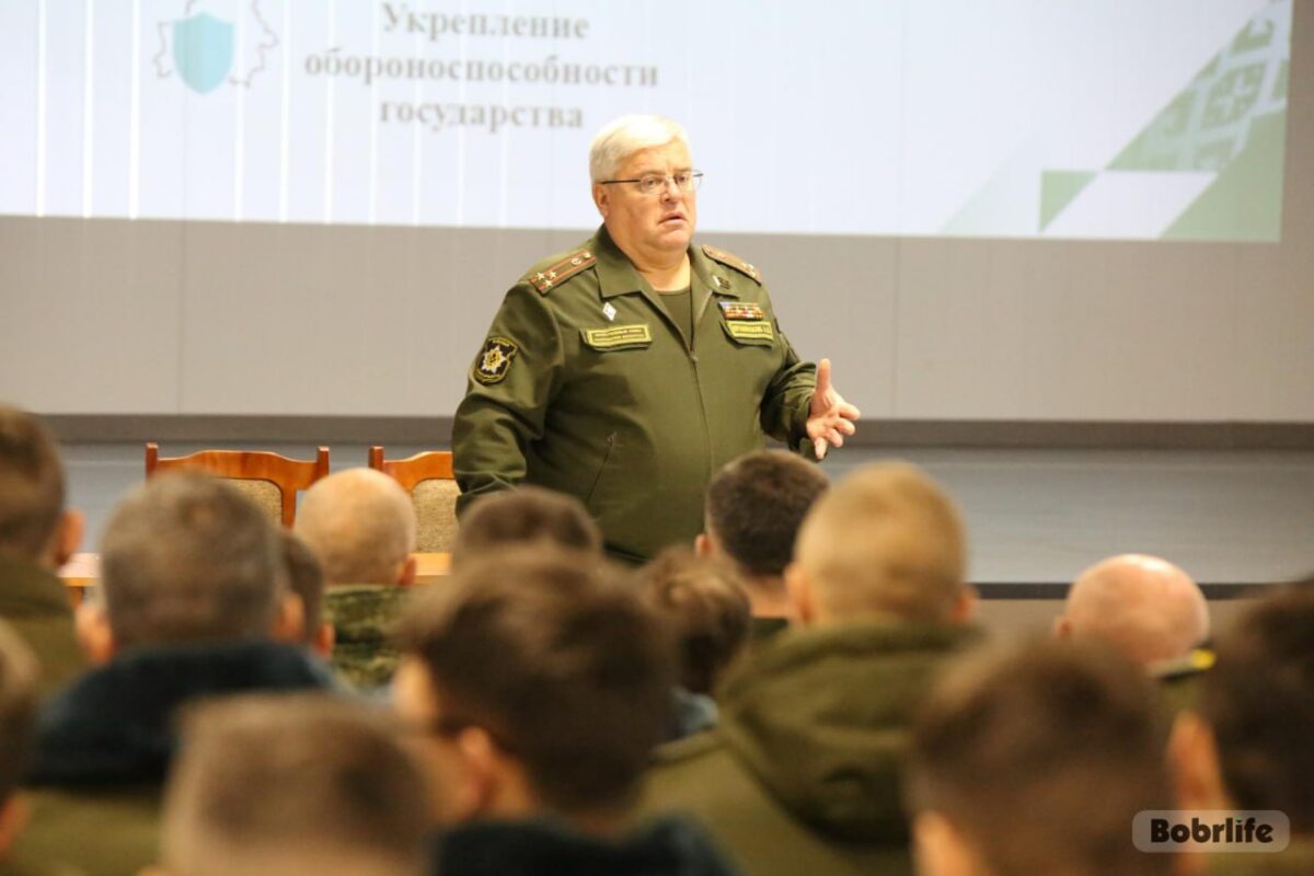 Шесть опор белорусской независимости: о чем говорил Андрей Кривоносов с военнослужащими в Бобруйске