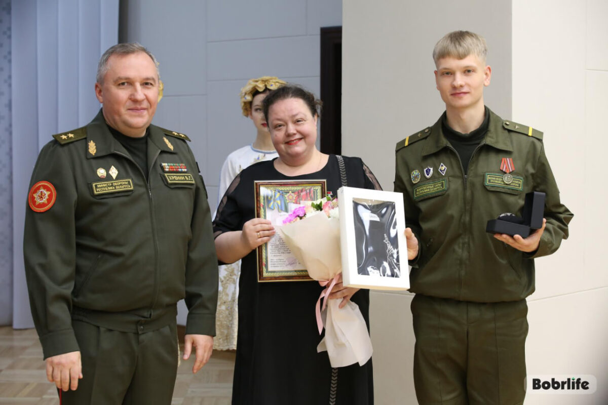 Министр обороны наградил ефрейтора Кирилла Гребеневича — гордость Бобруйска и 83-го полка