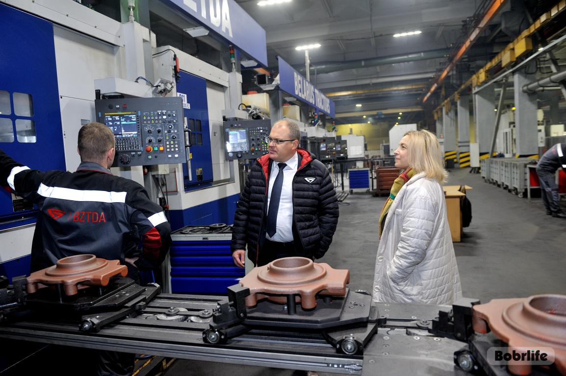 Заместитель председателя Могилевского облисполкома Елена Прудникова-Кирпиченок посетила ОАО «Славянка» и ОАО «БЗТДиА»