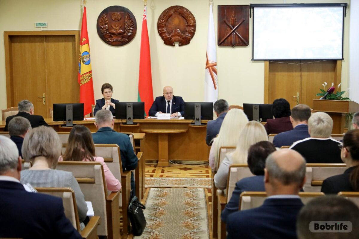 Порядок в городе, ввод жилья, новогоднее оформление. В Бобруйском горисполкоме прошло оперативное совещание