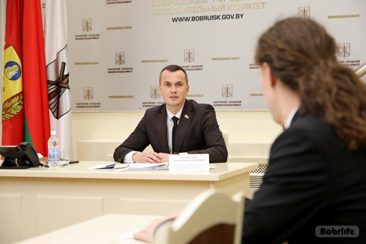 Вопросы ЖКХ и творческие инициативы. Первый заместитель председателя Бобруйского горисполкома провел прием граждан