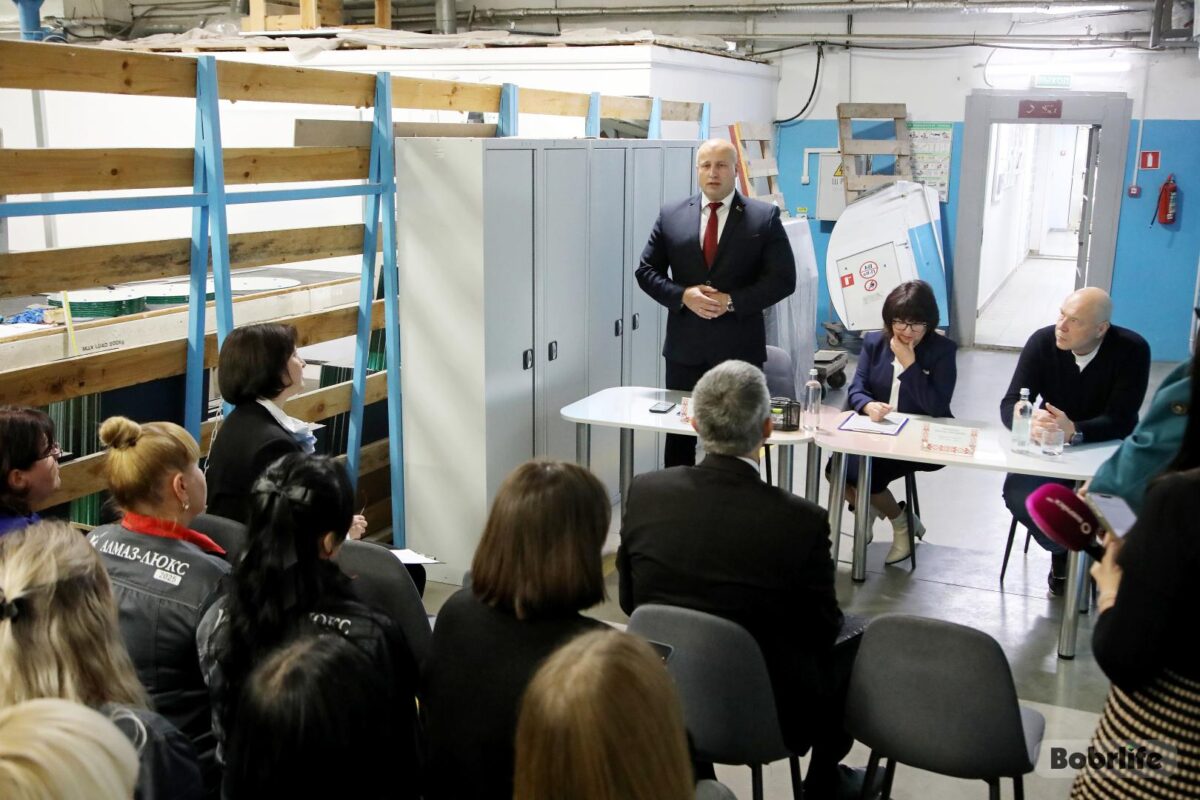 «Дети – наше будущее». Максим Гурин встретился с рабочим коллективом ООО «Алмаз-Люкс»