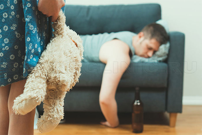 Как алкоголизм родителей влияет на развитие ребенка