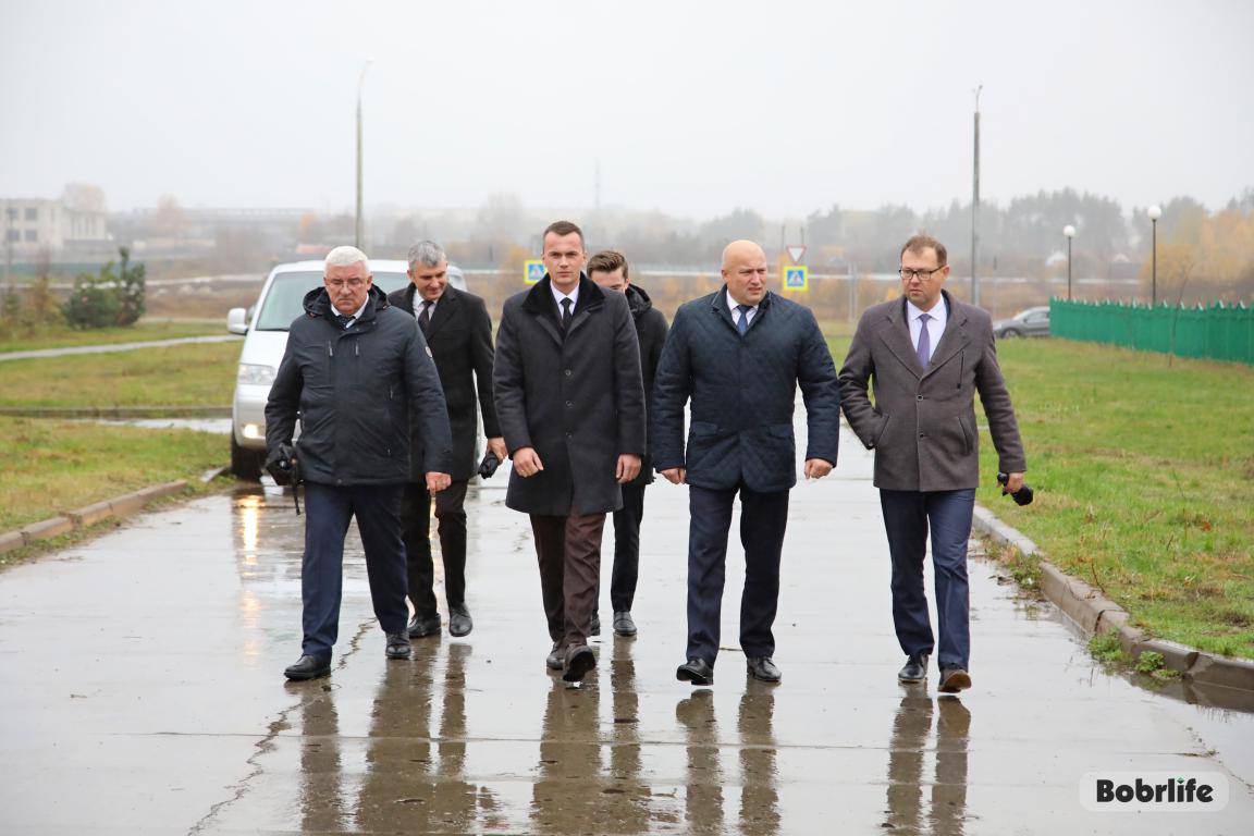 Дорога превратилась в полосу препятствий. Ремонт проблемного участка в Бобруйске запланирован на 2026 год