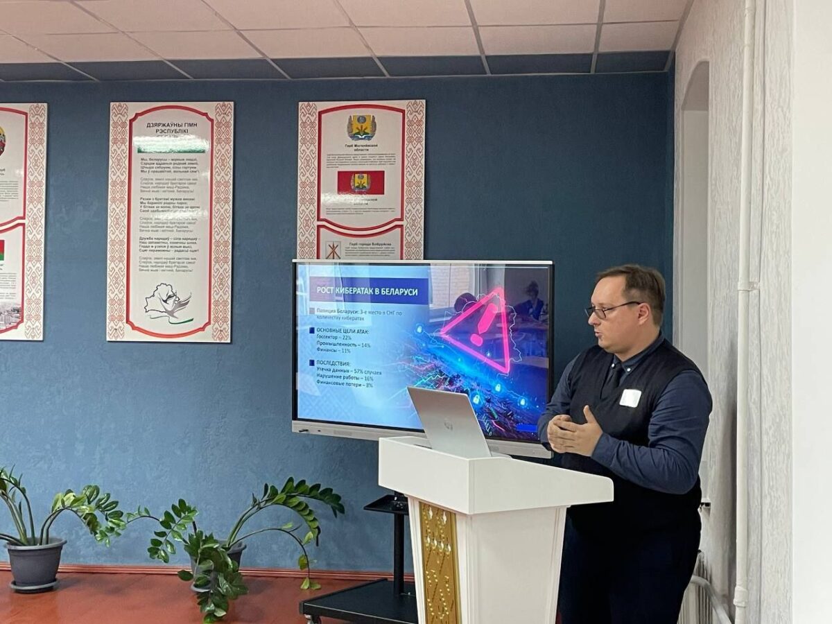 В рамках Единого дня информирования состоялась встреча с трудовым коллективом Гимназии №3