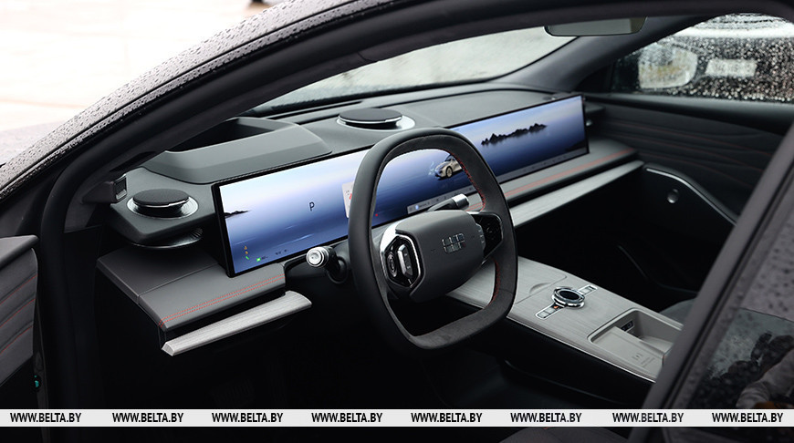 Александр Лукашенко продлил основные льготы и преференции по электромобилям и зарядным станциям