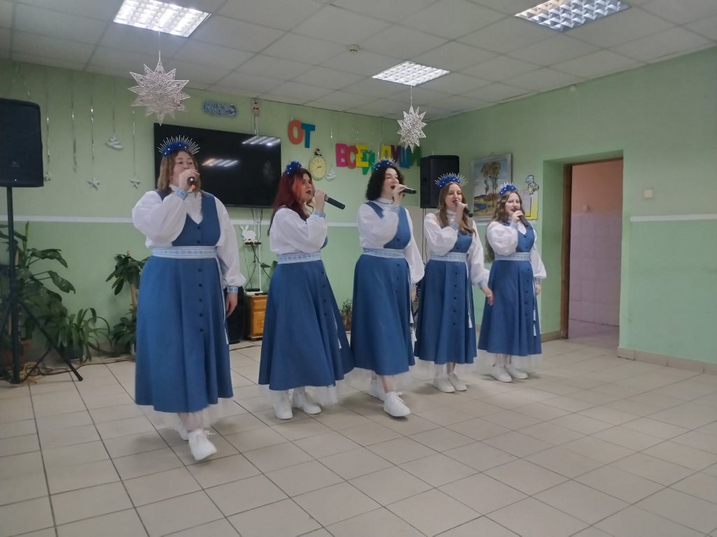 Праздник с добром и музыкой. Народный ансамбль песни «Весялуха» выступил с концертом в ТЦСОН Первомайского района Бобруйска