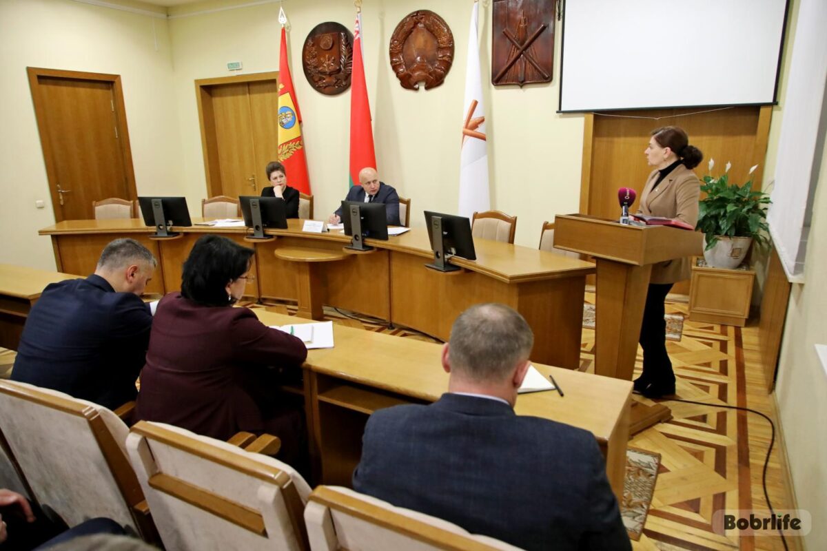 Ввод жилья и новогодняя торговля. В Бобруйском горисполкоме прошло оперативное совещание